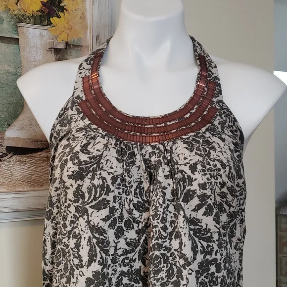 Elle Tank - Picture 2 of 5